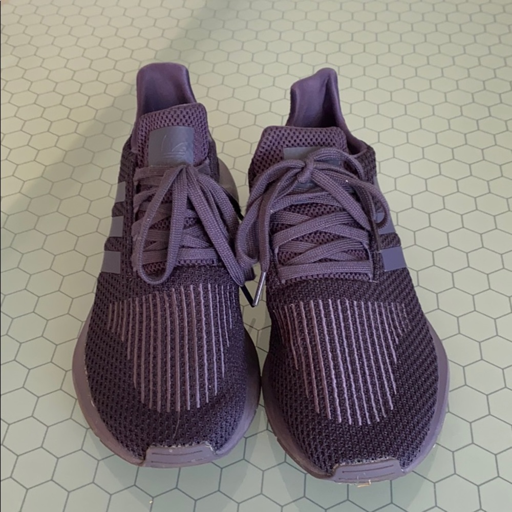 Adidas Swift Run Sneakers purple